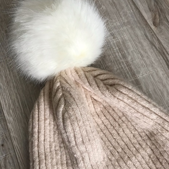 Faux Fur Pom Pom Tuque - Picture 3 of 3